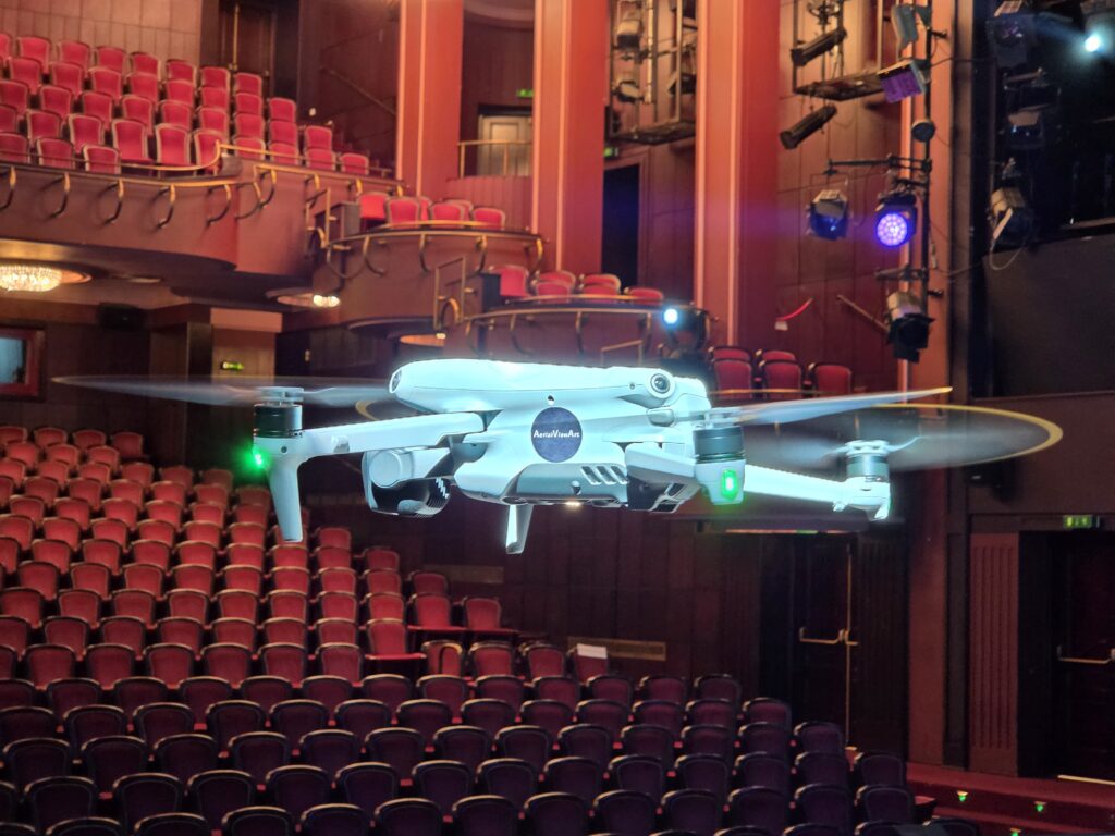 dron w teatrze narodowym - Termopile Polskie